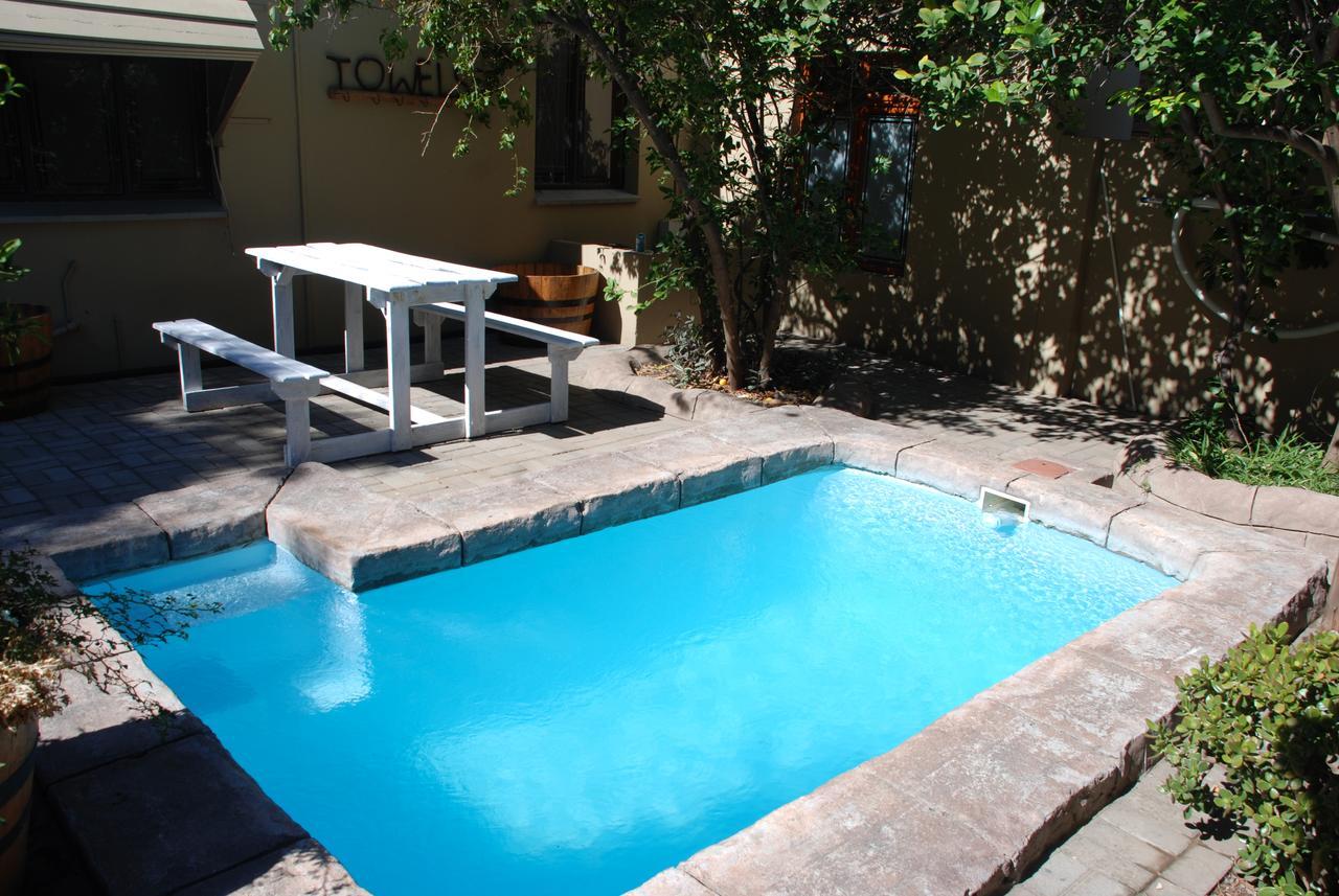 86 On Langenhoven Bed & Breakfast Oudtshoorn Bagian luar foto