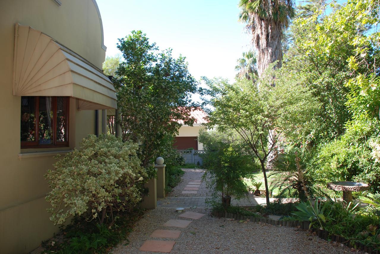 86 On Langenhoven Bed & Breakfast Oudtshoorn Bagian luar foto