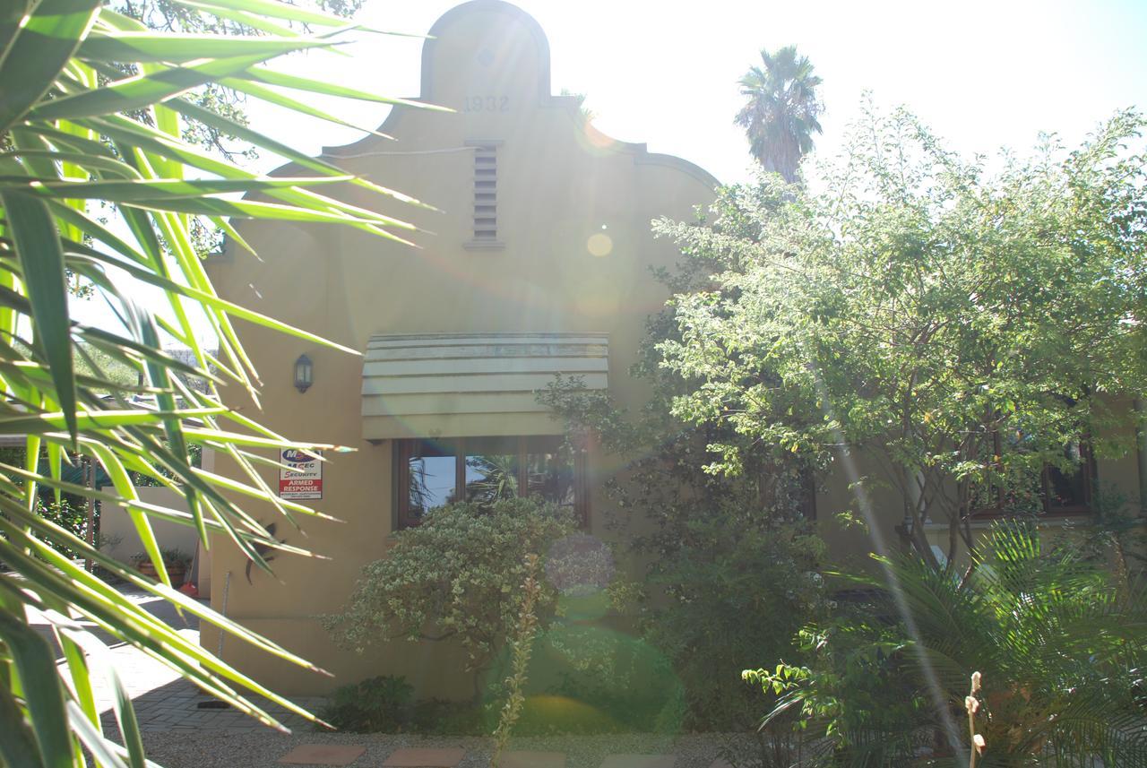 86 On Langenhoven Bed & Breakfast Oudtshoorn Bagian luar foto